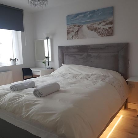 Barnoaks House - Private Room Ensuite Bathroom Homestay 더블린 외부 사진