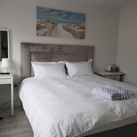 Barnoaks House - Private Room Ensuite Bathroom Homestay 더블린 외부 사진