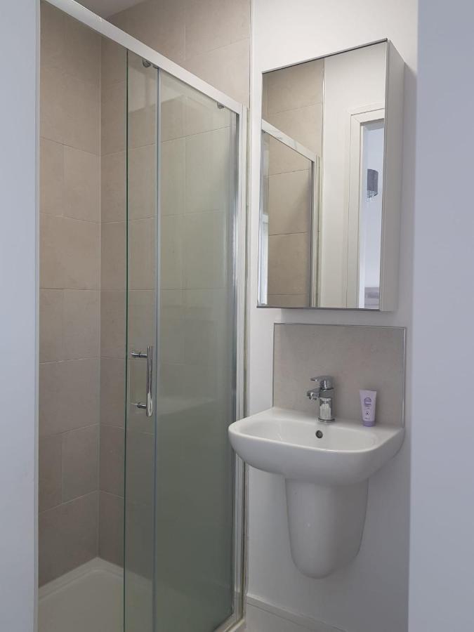 Barnoaks House - Private Room Ensuite Bathroom Homestay 더블린 외부 사진