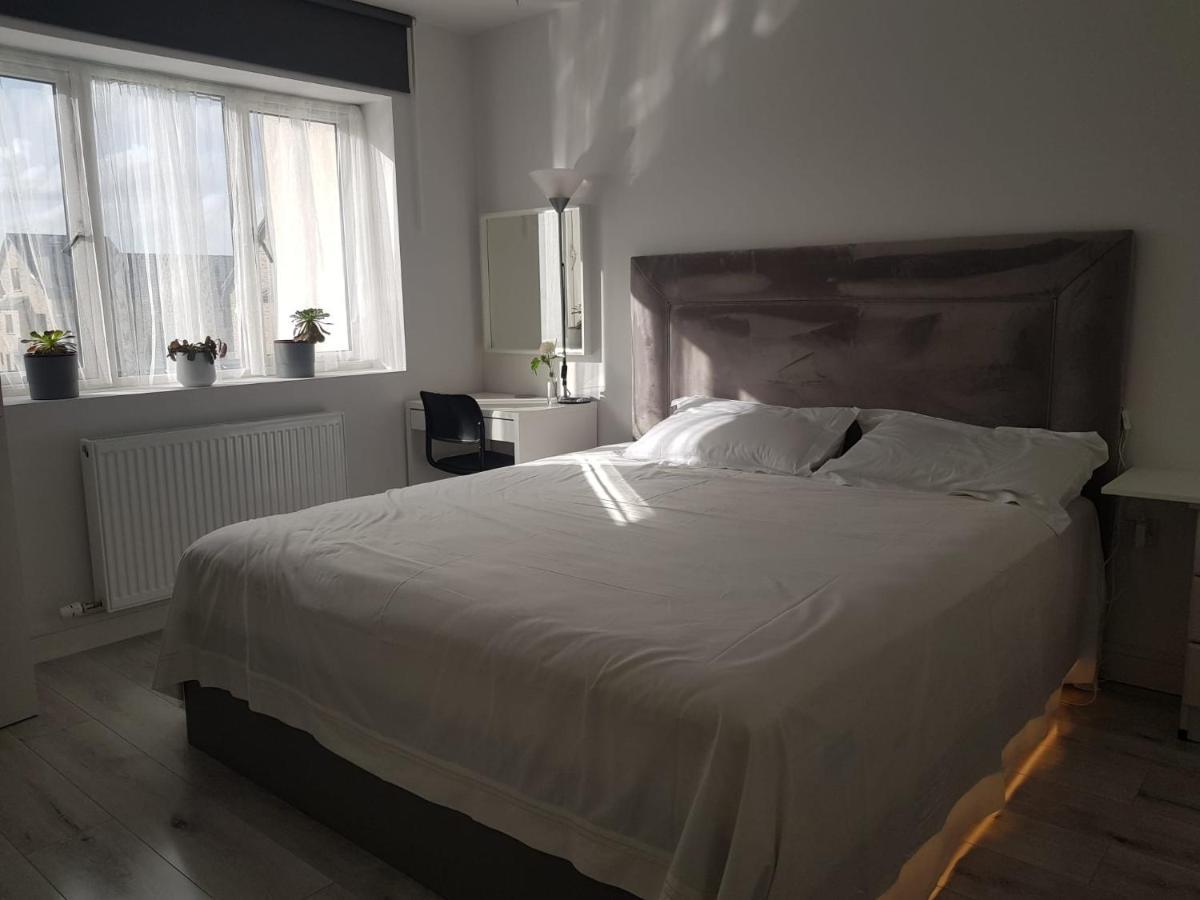Barnoaks House - Private Room Ensuite Bathroom Homestay 더블린 외부 사진