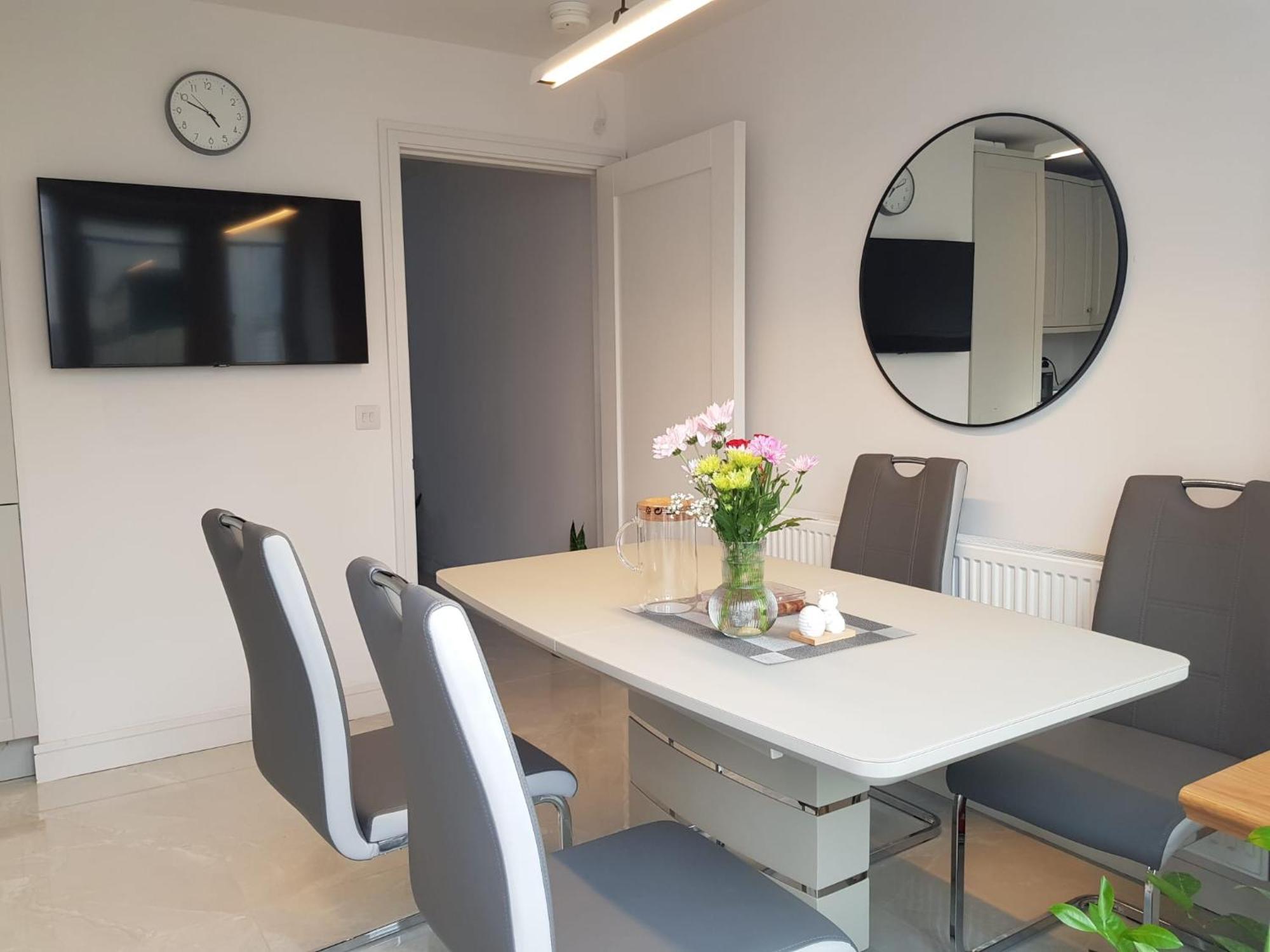 Barnoaks House - Private Room Ensuite Bathroom Homestay 더블린 외부 사진