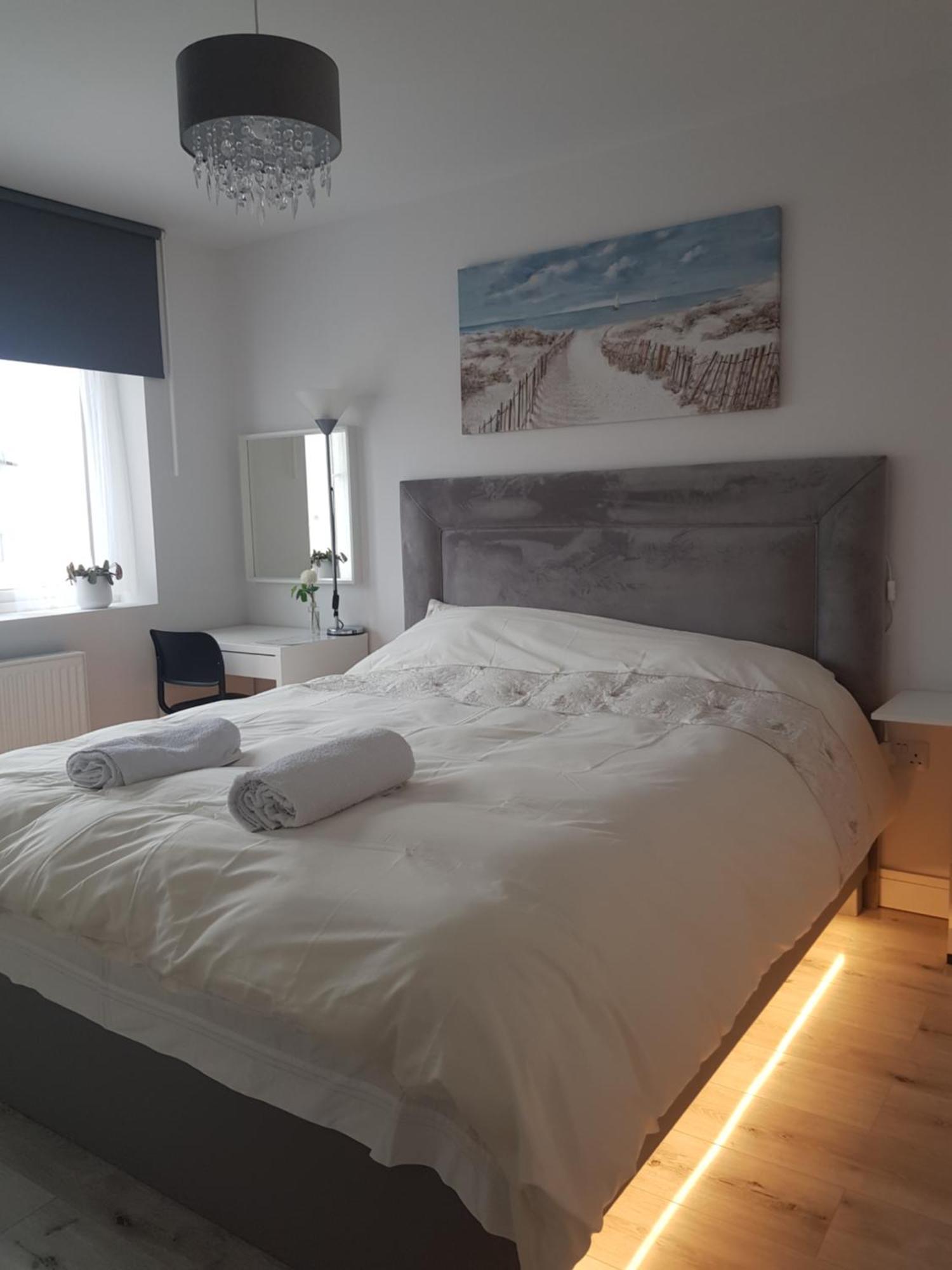 Barnoaks House - Private Room Ensuite Bathroom Homestay 더블린 외부 사진